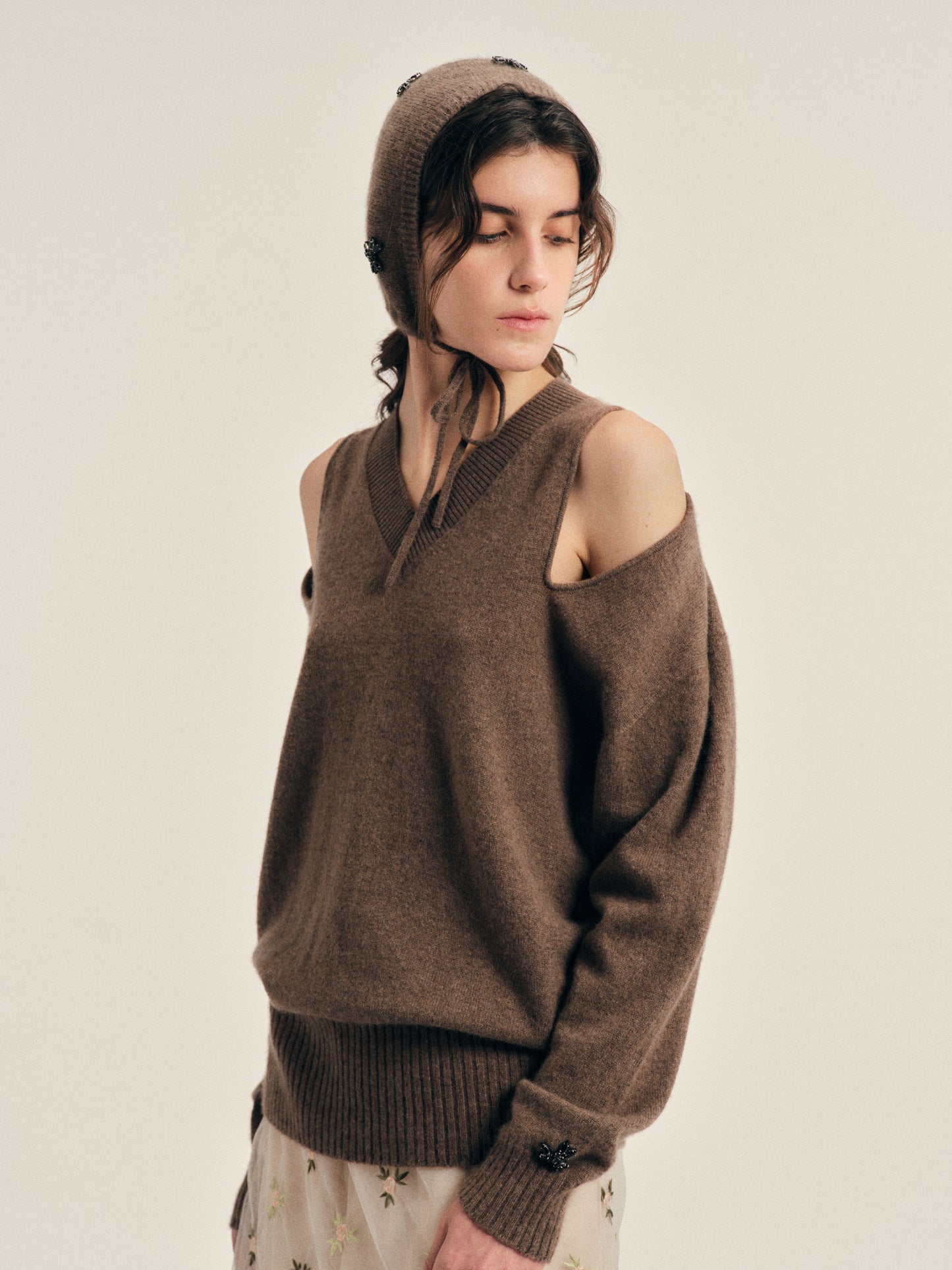 Embellished Relaxed Cashmere Slash V-Neck Jumper