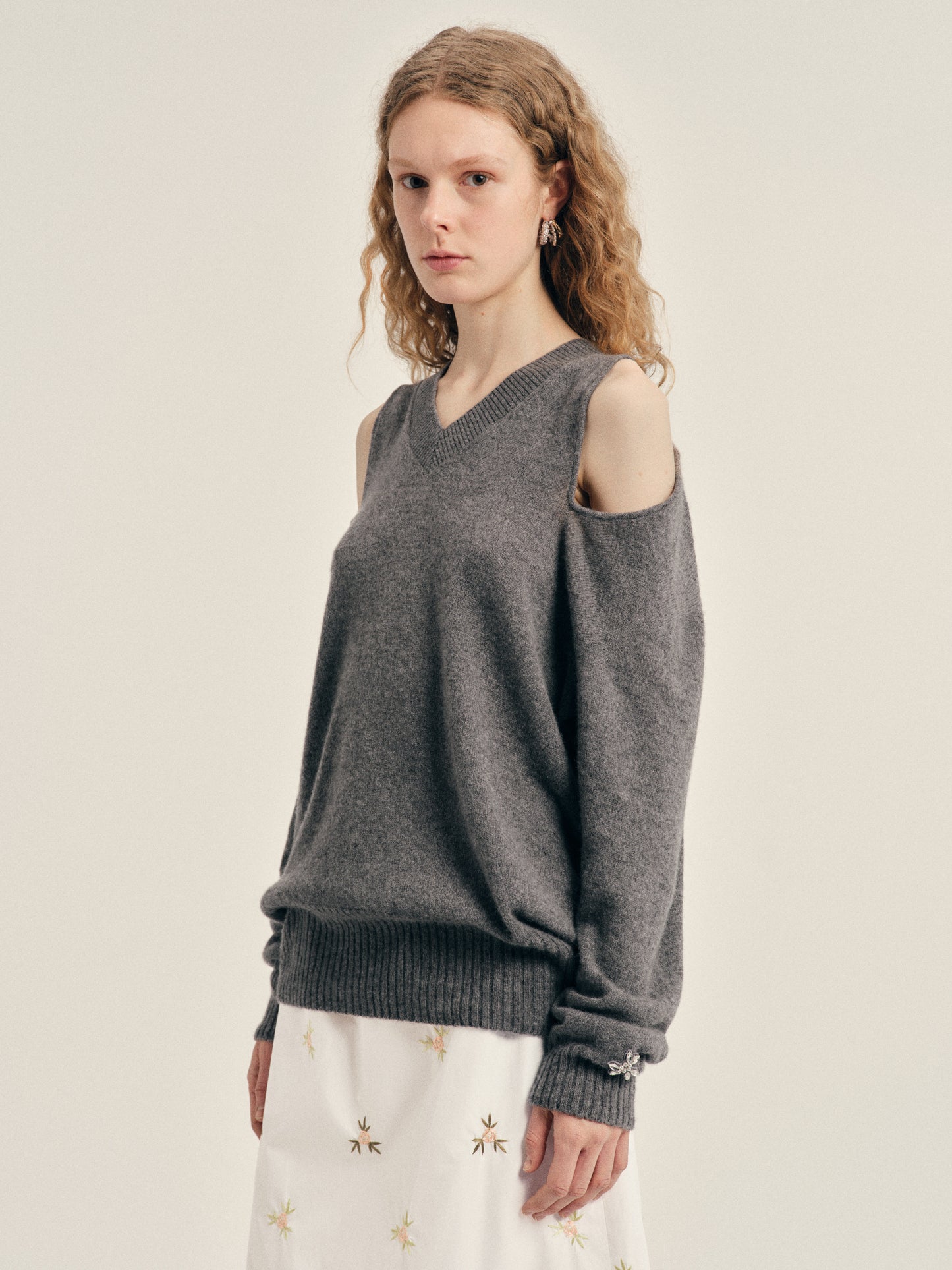 Embellished Relaxed Cashmere Slash V-Neck Jumper