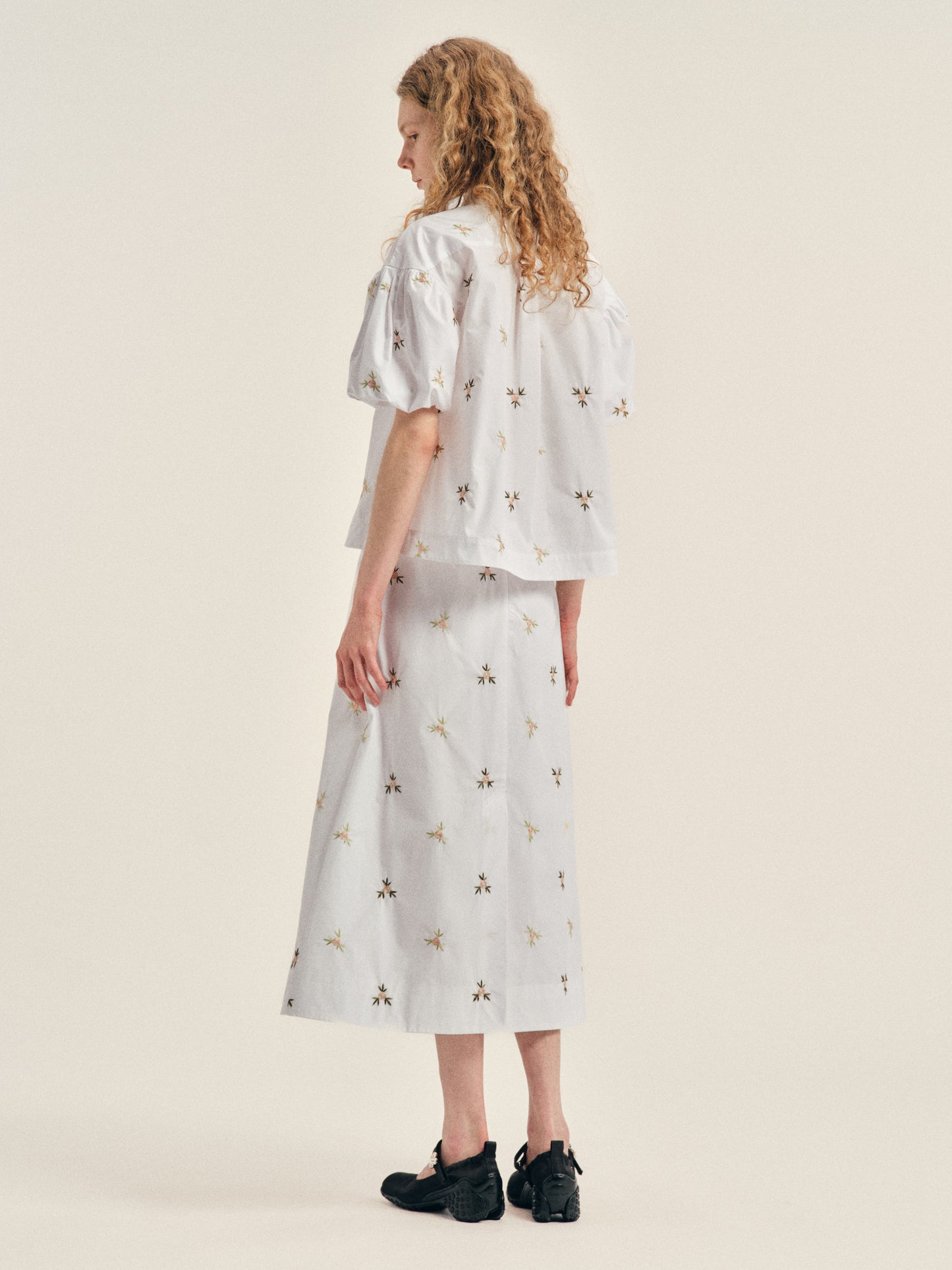 Cropped Rosebud Puff Sleeve Lace Trim Shirt