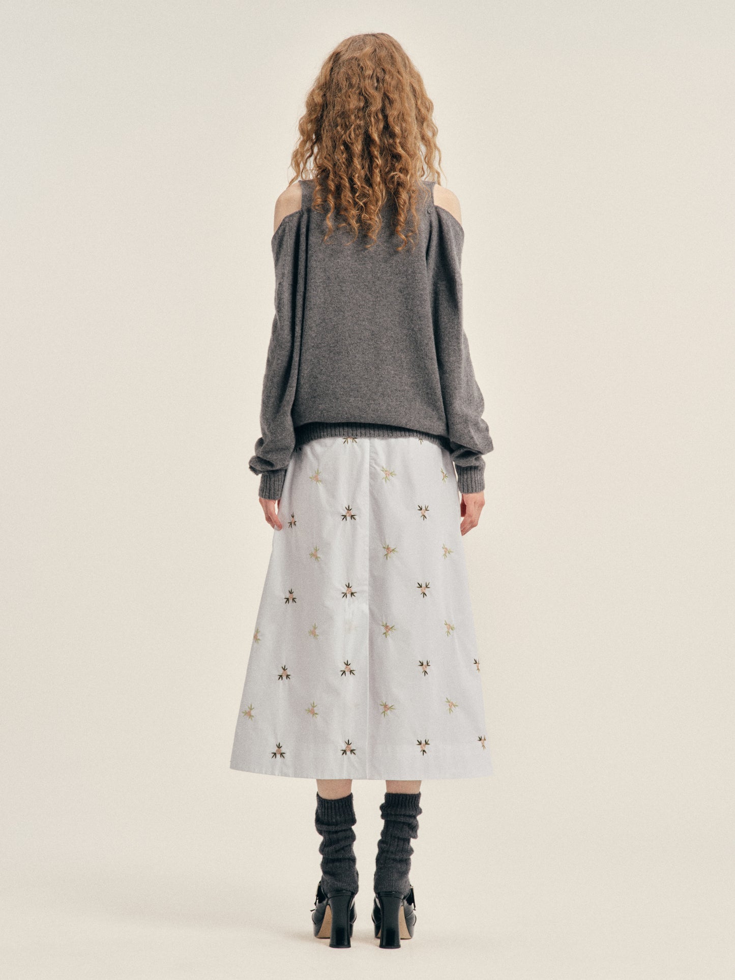 Embellished Relaxed Cashmere Slash V-Neck Jumper