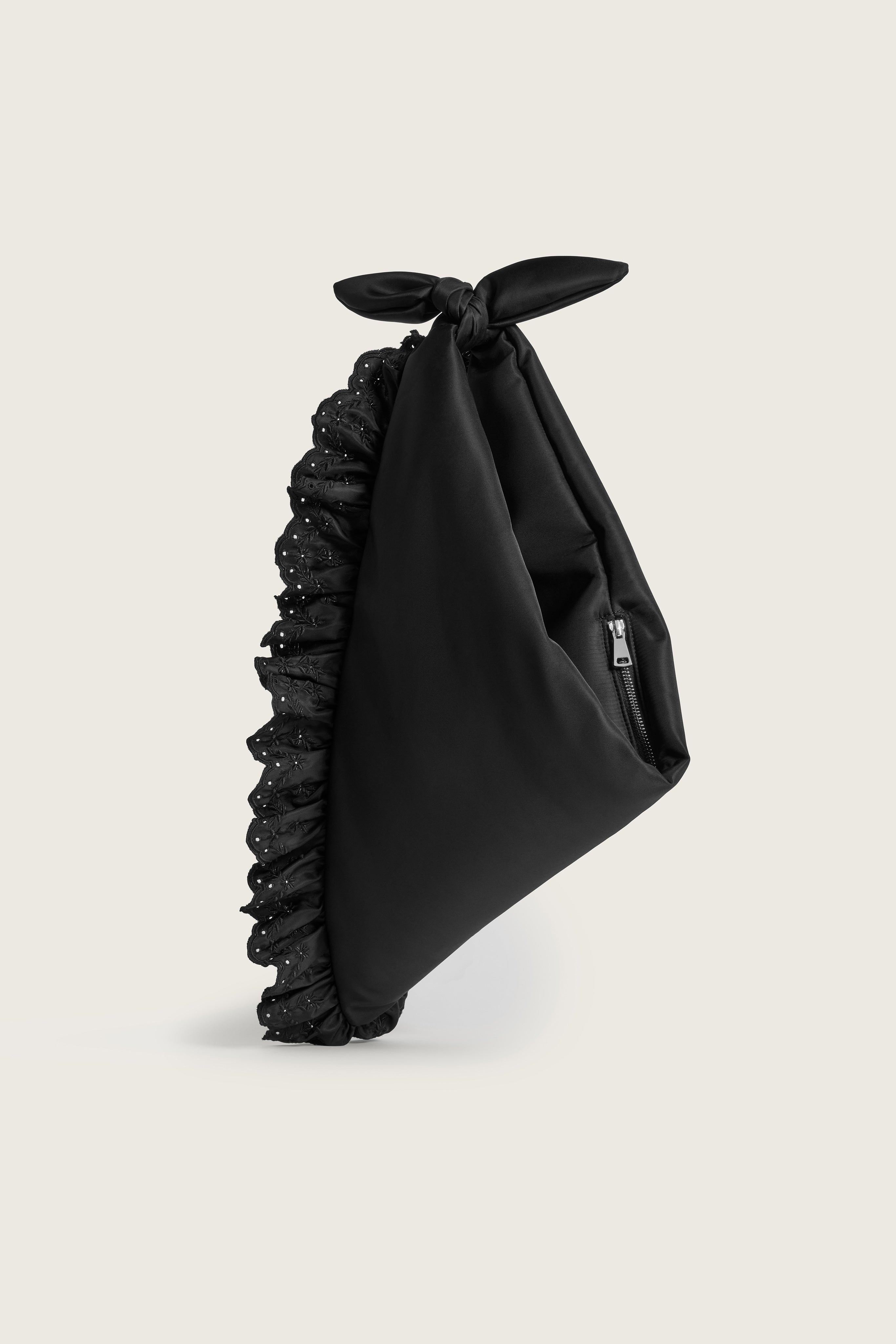 Simone Rocha黒 ナイロン ボディバッグ パール装飾付き新品 シモーンロシャ□パール ナイロンクロスボディバッグ (Simone Rocha