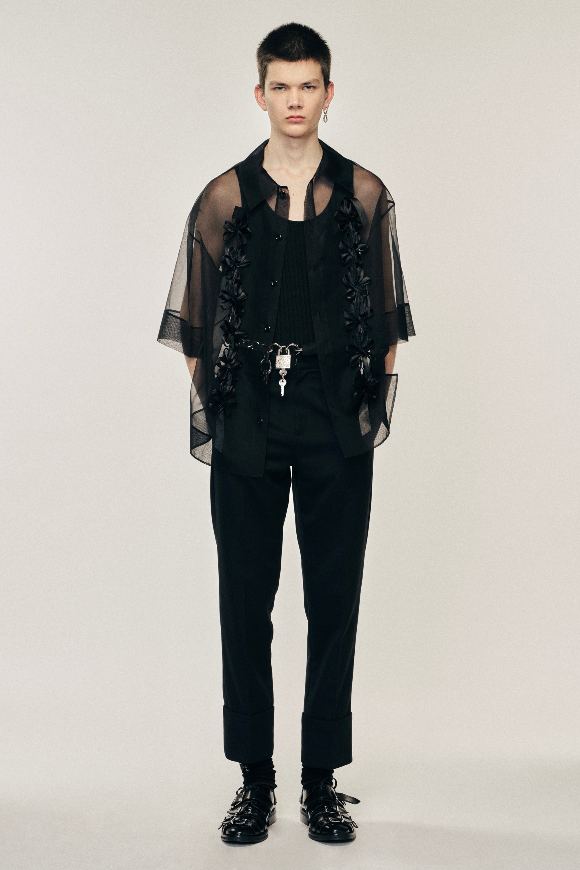 【関税込み】Simone Rocha ブラック Daisy Solo リング 241405F024005_1.jpg